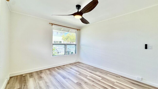 Building Photo - 421C Olomana St