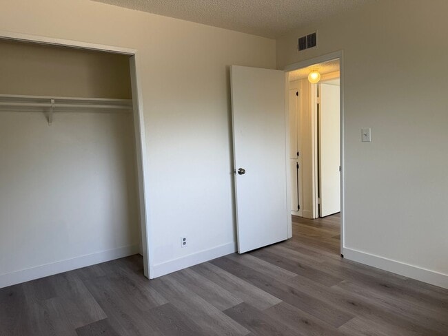 Building Photo - 2635 Moderna Ct