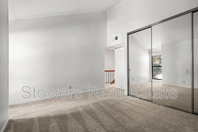 Building Photo - 1714 Parkside Dr