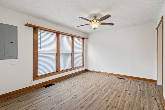 Building Photo - 3934 W Rd 100 N