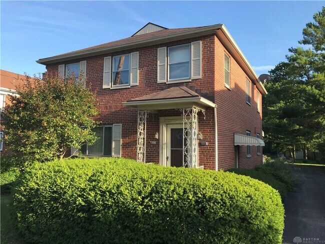 Primary Photo - 1008-1010 W Dorothy Ln