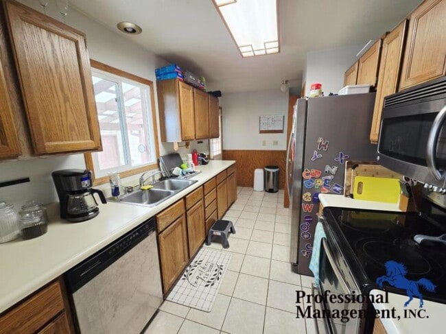 Building Photo - 6 bedroom in Billings MT 59102