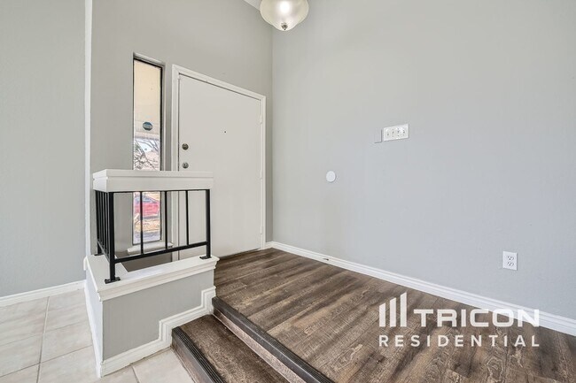 Building Photo - 2112 Churchill Downs Dr