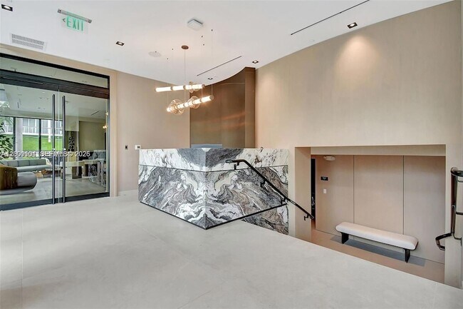 Building Photo - 9901 W Bay Harbor Dr