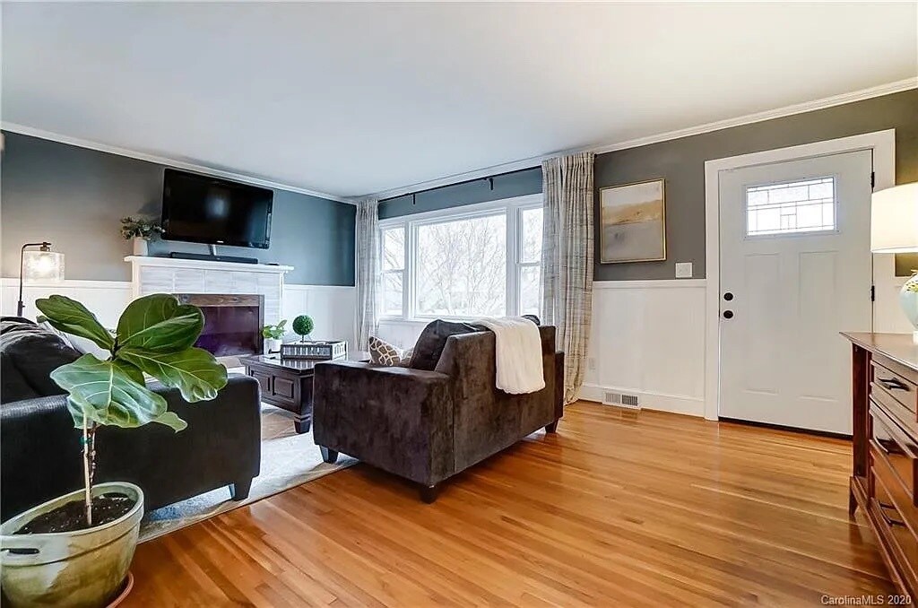 Building Photo - 10700 Forest Dr