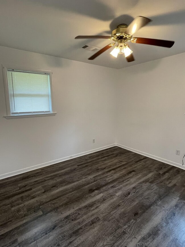 Building Photo - 904 Warthen St