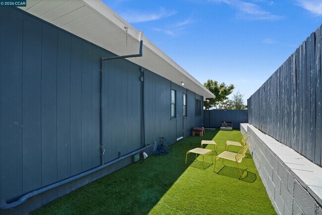 Building Photo - 8010 Shay Dr