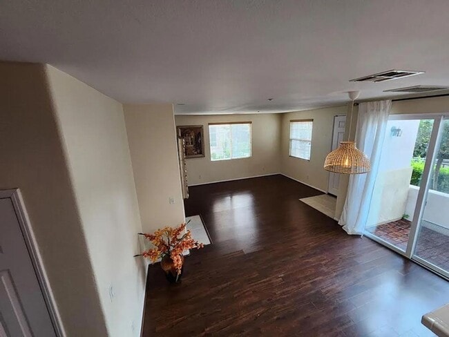 Building Photo - Updated with Pool, 3 Bd 2.5 Ba Chula Vista...