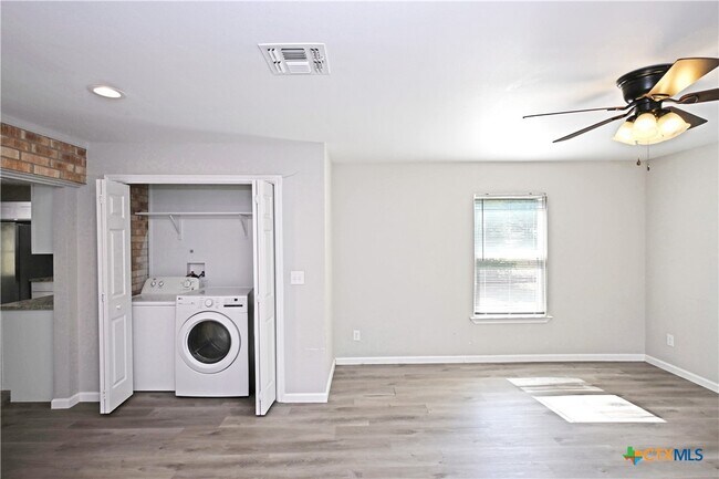 Building Photo - 438 Forshage Blvd