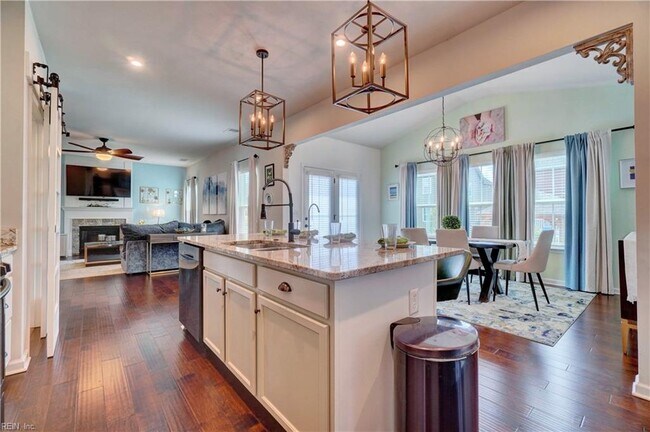 Building Photo - 800 Corcormant Ln