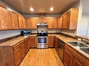 Building Photo - 813 NE 85th St