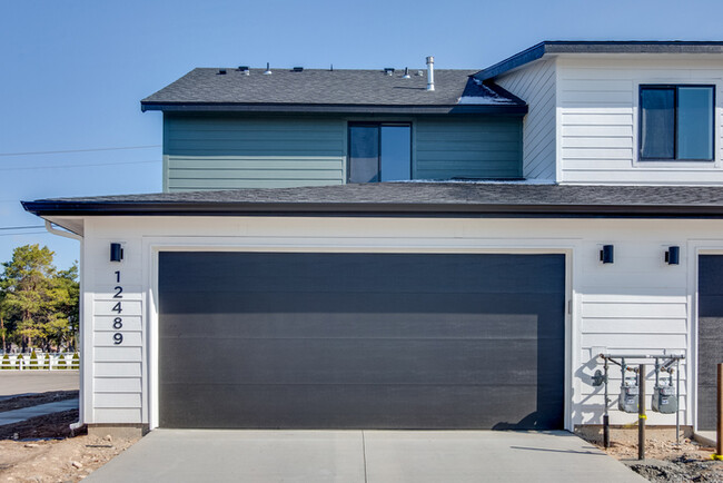 Building Photo - Brand New Townhome!