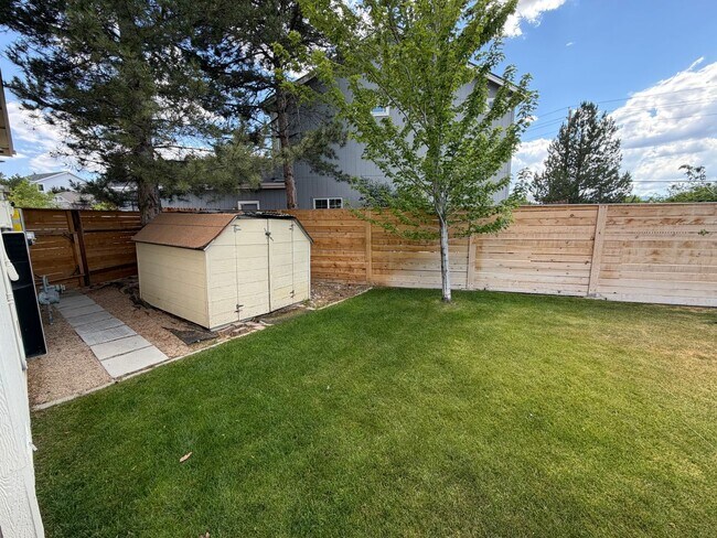 Building Photo - Beautiful Home in Stead!