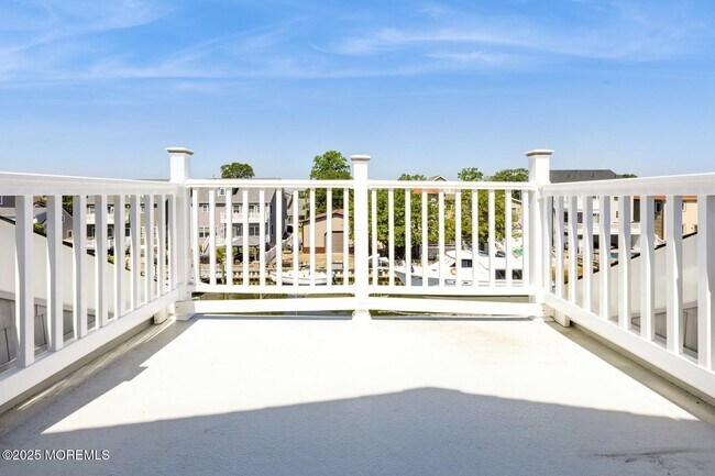 Building Photo - 22 Longpoint Dr