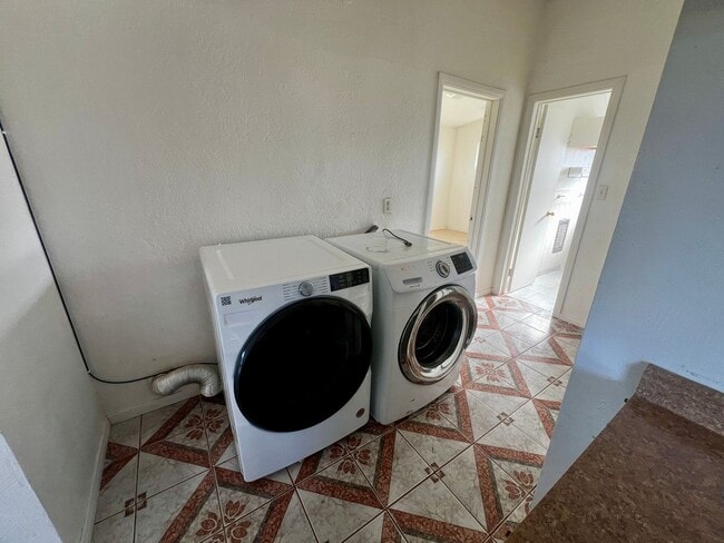 Building Photo - 2 Bedroom 1 Bath - Clean and Close To 29 Palms Marine Base