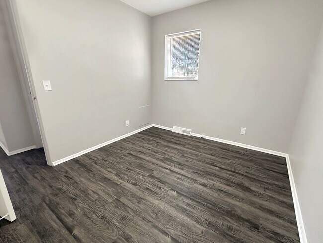 Building Photo - 23 Ridgewood St