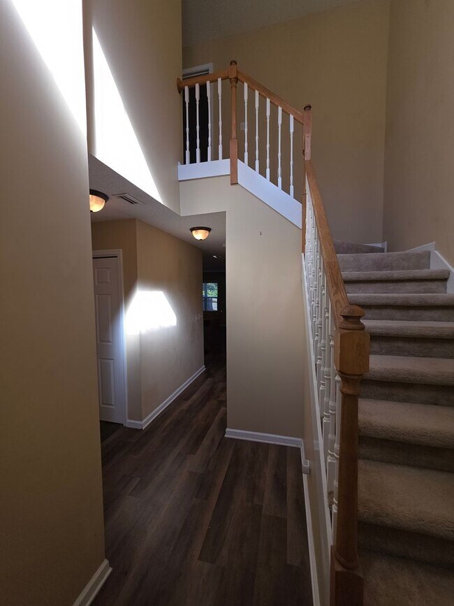 Building Photo - 435 Sandy Oak Dr