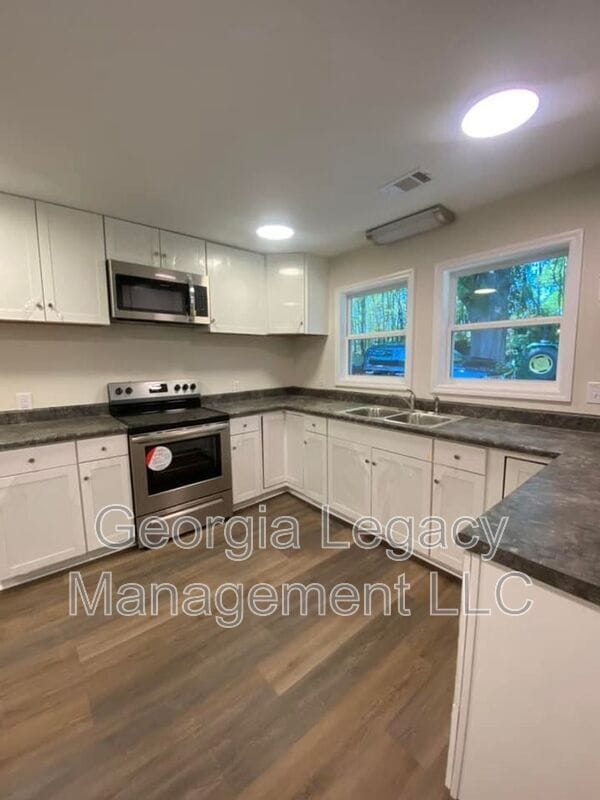 Building Photo - 140 Henry Meyer Rd