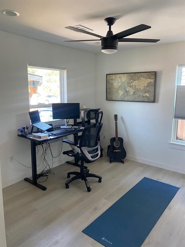 Building Photo - 4609 Leslie Ave