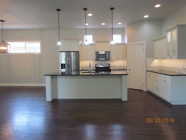 Building Photo - Beautiful 3 bed 2 bath in the popular Paramount community