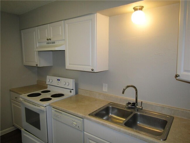 Building Photo - 1915 Hearthstone Dr