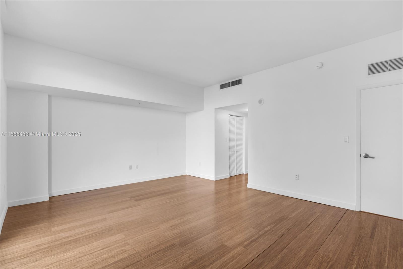 Building Photo - 1800 N Bayshore Dr