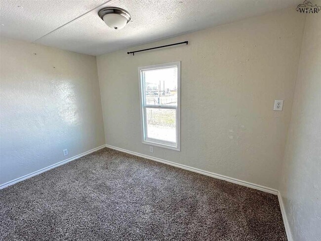 Building Photo - 8012 W Hwy St