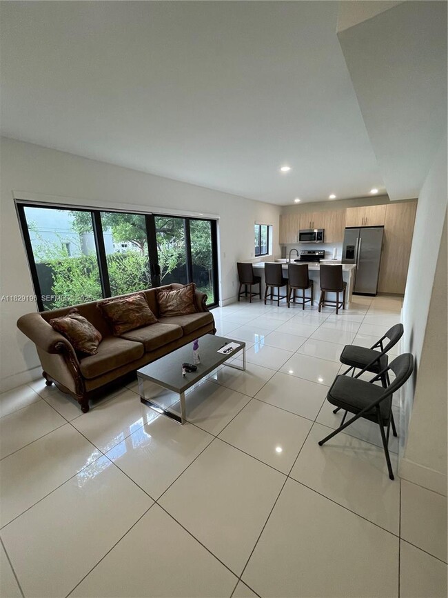 Building Photo - 254 NW 11th Ct