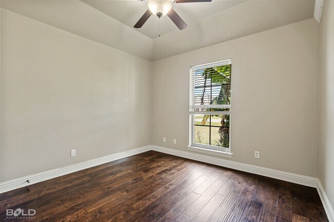 Building Photo - 3925 Le Brooke Ln