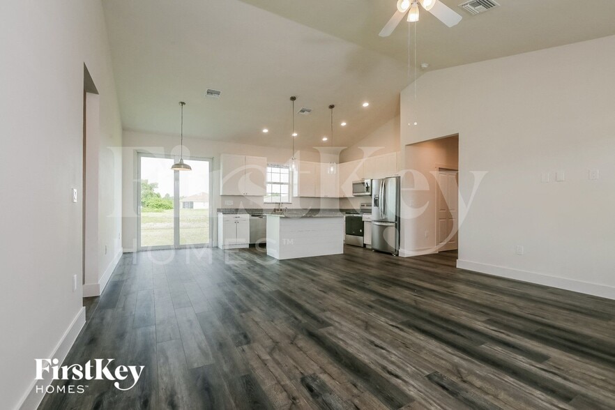 Building Photo - 562 Pachman Cir