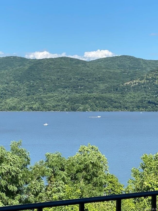 Building Photo - 729 Hewitt Ln