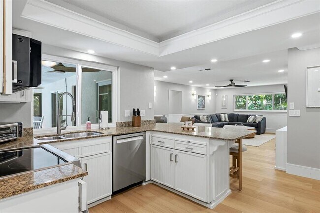 Building Photo - 5159 Oakmont Pl