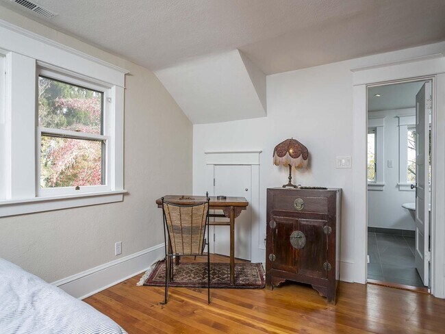 Building Photo - Beautiful NE Home Ready for Rent