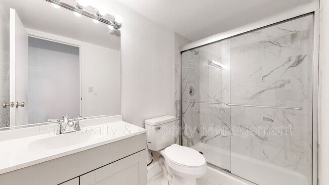 Building Photo - 601 W 11th Ave