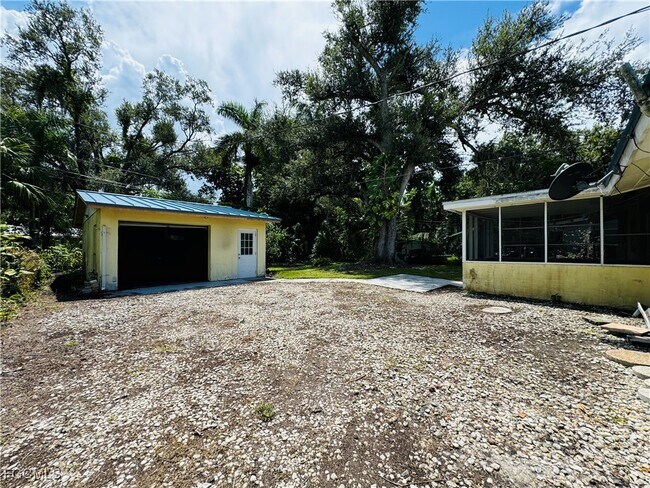 Building Photo - 311 Royal Palm Park Rd