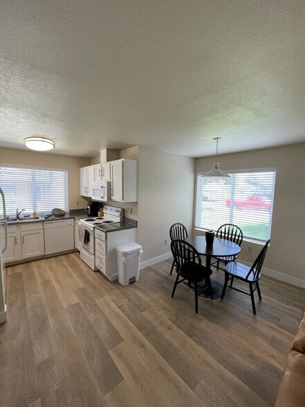 Building Photo - 604 N Columbia Center Blvd