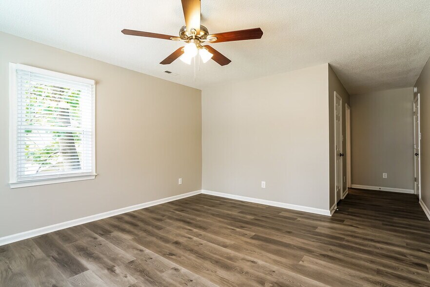 Building Photo - 1716 Netherfield Ln