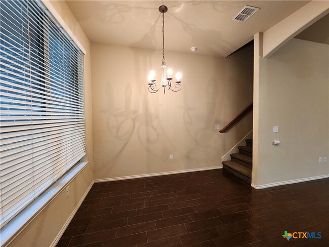 Building Photo - 622 Creekside Cir