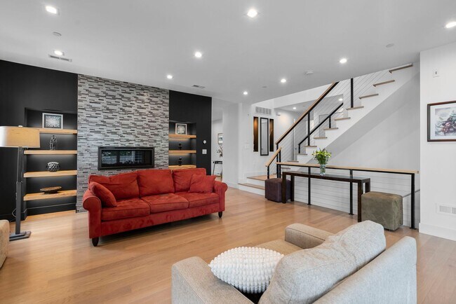 Building Photo - 5 Bed 4.5 Bath - Bethesda Contemporary Home