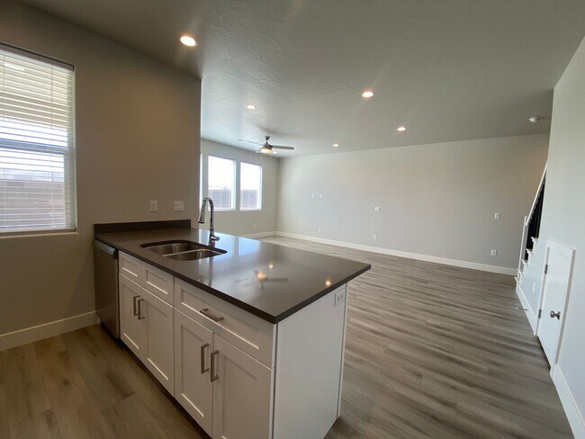 Building Photo - 3 BEDROOM SAND HOLLOW TOWNHOME FOR RENT!