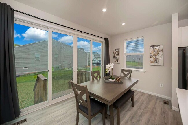 Building Photo - Spacious 3-Bedroom Rental in Sought-After ...