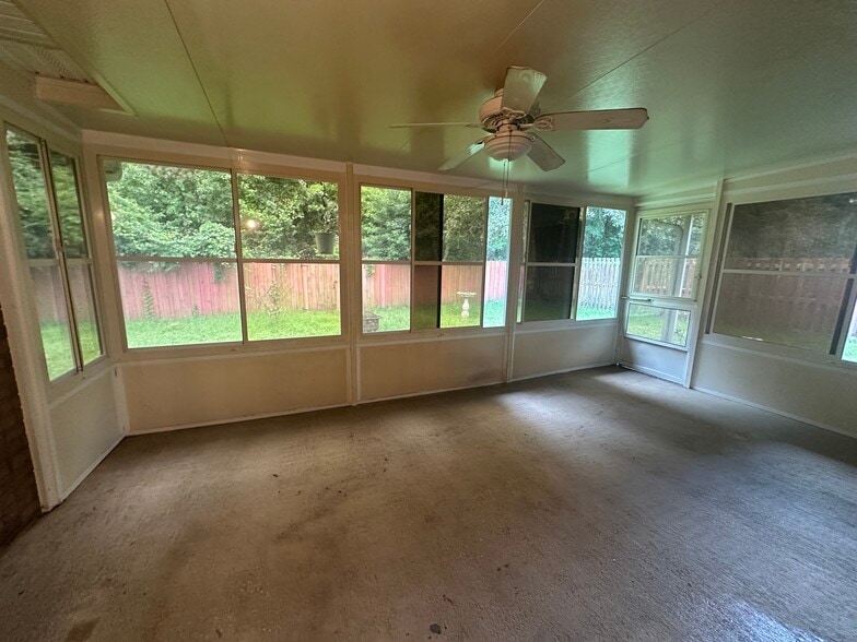 Building Photo - 1687 Spring Branch Dr W