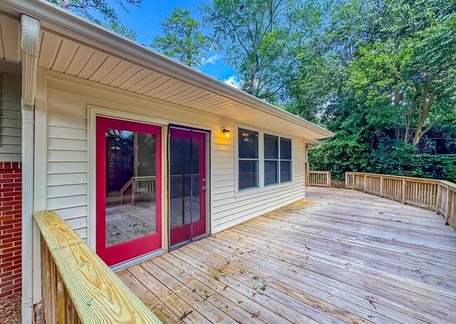 Building Photo - 2605 Lotus Dr