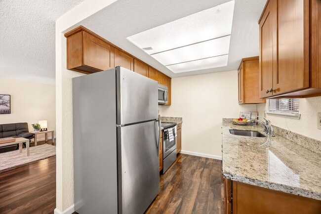 Building Photo - Charming 2 bed, 1 bath Lynnwood Condo, $1695/mo.
