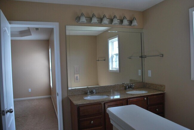 Building Photo - 1064 Jouett Creek Dr