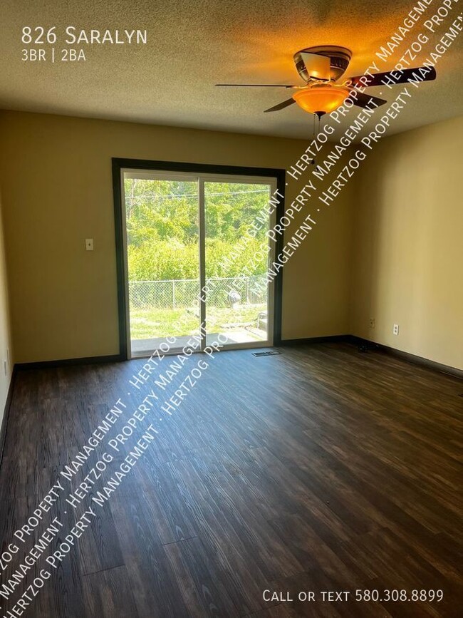 Building Photo - 826 Saralyn-