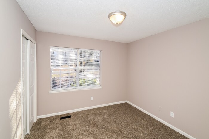 Building Photo - 5270 Jean Dr