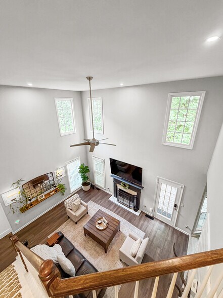 Building Photo - 1106 Glenrose Dr SE