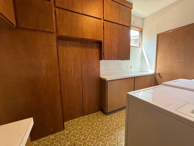 Building Photo - Bright & Beautiful 3-Bedroom Beaverton Home with A/C, Washer & Dryer, and Tons of Storage!