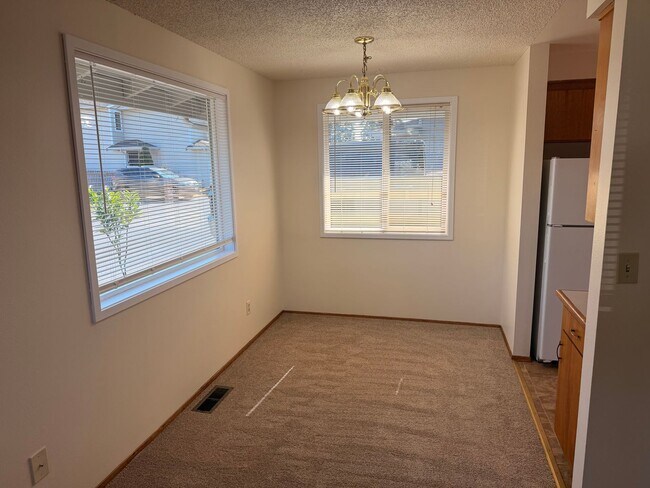 Building Photo - Rambler Style Home